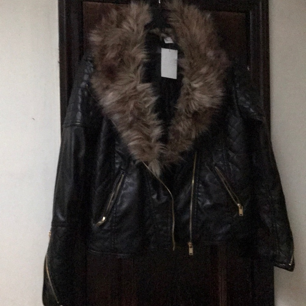 Black biker jacket with zipper and faux fur - Picture 2 of 4